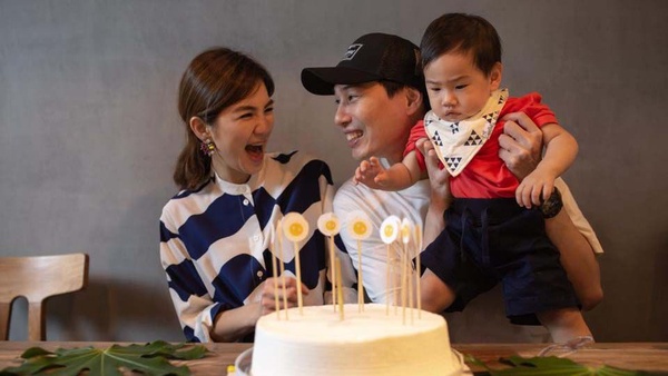 坤達又曝光柯佳嬿搞笑生活照笑翻粉絲！這些男藝人也是超甜炫妻魔人