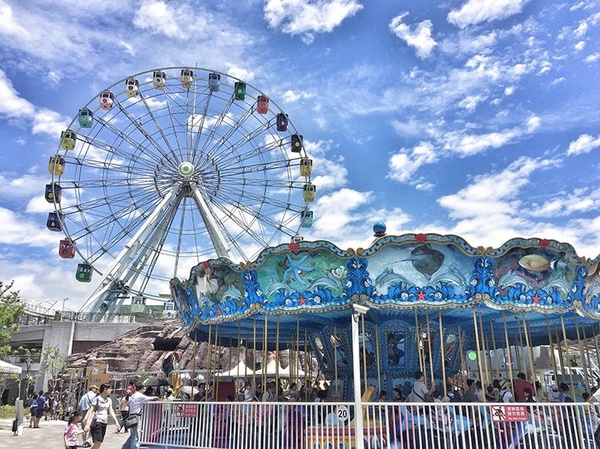 IG 最新打卡熱點「高雄棧貳庫」純白旋轉木馬登場！5個夏天必去夢幻景點公開