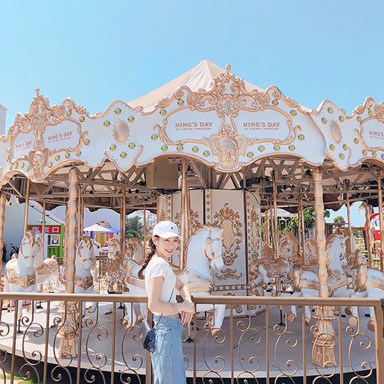 IG 最新打卡熱點「高雄棧貳庫」純白旋轉木馬登場！5個夏天必去夢幻景點公開