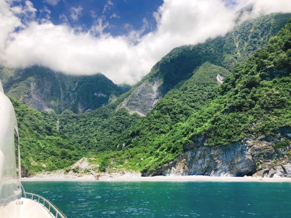 夏天超推海上活動都在這，帶你出海到玩立槳、划獨木舟，還有網美系游泳池、海上BBQ