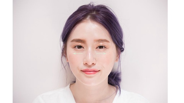 夏日底妝不脫妝超實用技巧！別再讓妝容像壁癌一樣片片剝落啦～