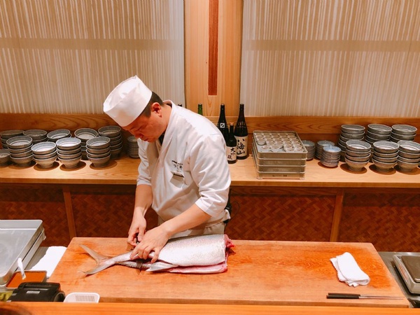 「つじ半(TSUJIHAN)」東京超人氣海鮮丼品牌登台，海鮮丼這三天竟然半價！海鮮控們千萬別錯過！