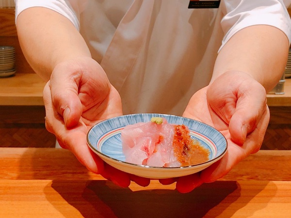 「つじ半(TSUJIHAN)」東京超人氣海鮮丼品牌登台，海鮮丼這三天竟然半價！海鮮控們千萬別錯過！