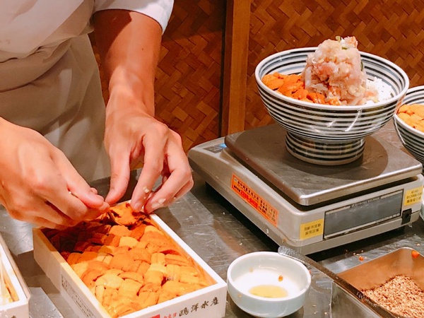 「つじ半(TSUJIHAN)」東京超人氣海鮮丼品牌登台，海鮮丼這三天竟然半價！海鮮控們千萬別錯過！