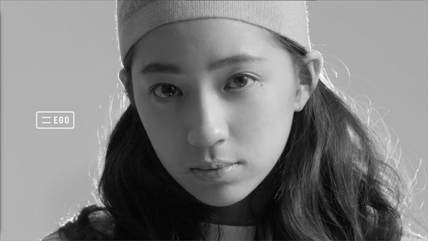 星二代歐陽娣娣、香奈兒合體拍Equal Ego畫報！一雙大長腿和鵝蛋臉根本雙胞胎