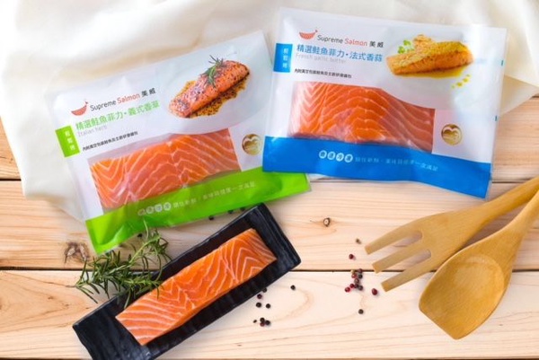 美威鮭魚「精選鮭魚菲力輕鬆烤蒸」系列新裝登場，嚴選厚切鮭魚腹肉搭主廚特製醬汁，讓你輕鬆就能擁有好手藝