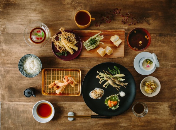 「天麩羅 吉」夏季新菜華麗上桌，還有氣泡酒的餐酒搭配給你清爽的夏季氛圍