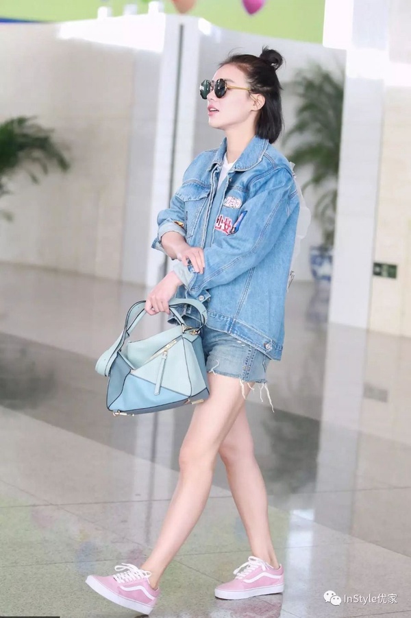 歐陽娜娜、周冬雨等女星出國球鞋一次看！時髦關鍵就在腳上那一雙