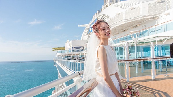 《三明治女孩的逆襲》仙女姊姊廖奕琁再穿婚紗，回想沖繩婚禮都在哭！
