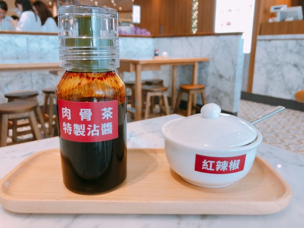 新加坡必吃國民美食黃亞細肉骨茶海外首店來了，精心熬煮8小時的湯頭你一定要試