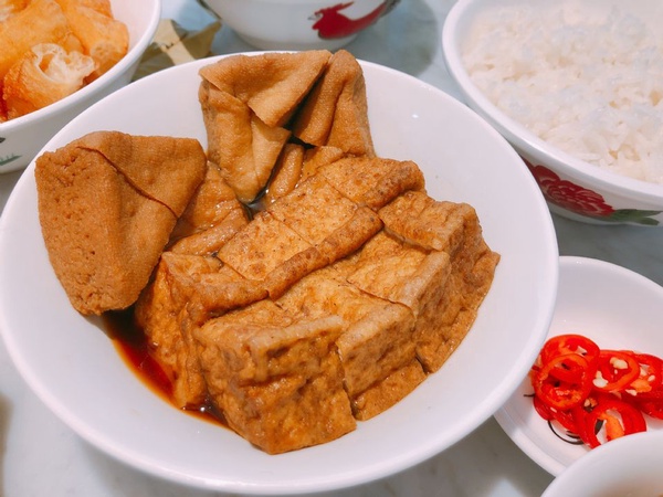 新加坡必吃國民美食黃亞細肉骨茶海外首店來了，精心熬煮8小時的湯頭你一定要試