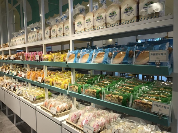 7-11全新烘焙複合店！自助門市多選擇，聖娜、多拿滋、貝洛邦都買得到