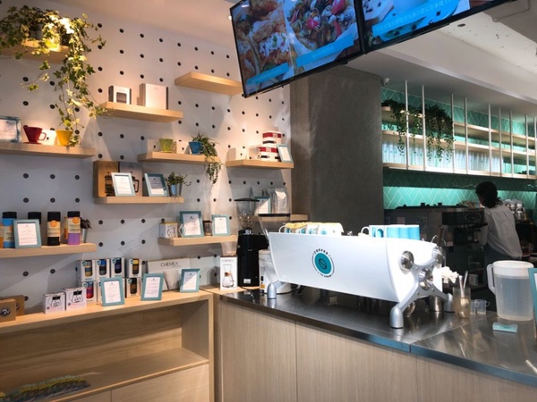 滿滿一公升咖啡超浮誇，全台首家一公升咖啡館絕對顛覆你對飲品的想像
