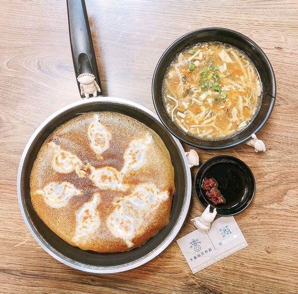 冰花煎餃推薦店家在這裡~超誘人的脆皮冰花好想大口咬下