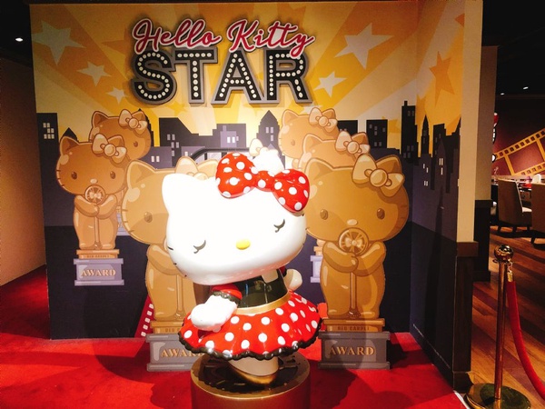 Hello Kitty Red Carpet美式餐廳推出三款造型聖代，情人節套餐也不要錯過