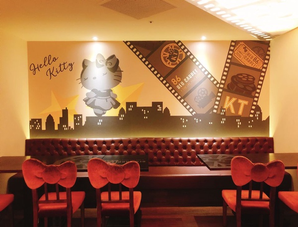 Hello Kitty Red Carpet美式餐廳推出三款造型聖代，情人節套餐也不要錯過