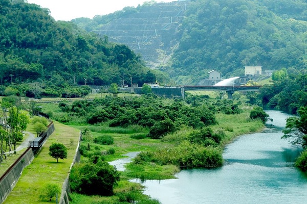 苗栗鐵道自行車即將試營運啦，一起來感受舊山線的鐵道風情