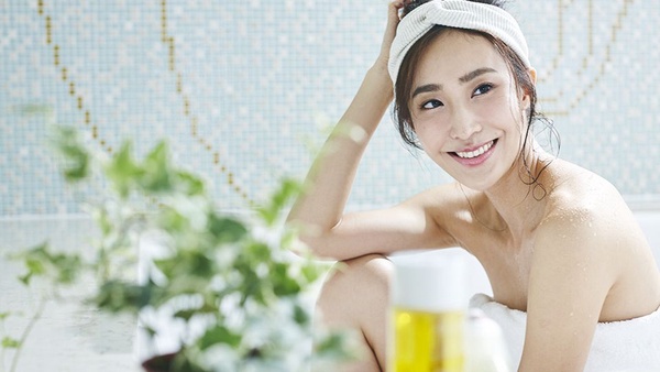 幫妳脫單的香，不能只依靠香水！髮絲的香、肌膚的滑，才是招桃花致勝關鍵