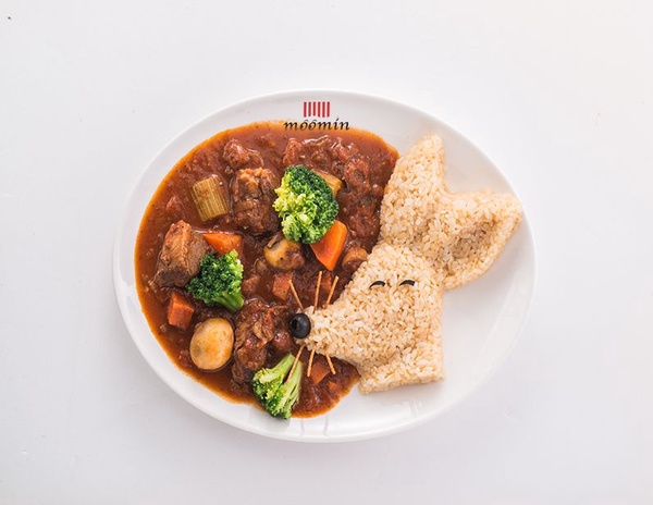 嚕嚕米主題餐廳新菜色美味上桌啦~還有三款夏日限定餐點一起歡慶一周年