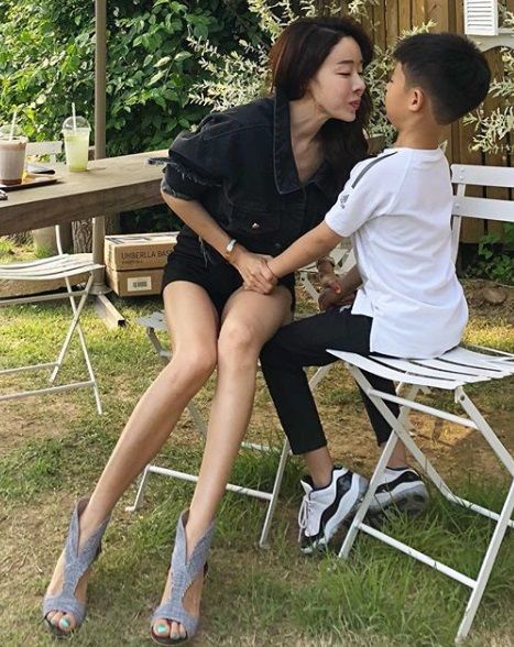 瘦大腿、瘦下半身的超強範本！43歲的韓國媽媽，緊緻美腿更勝大學生！