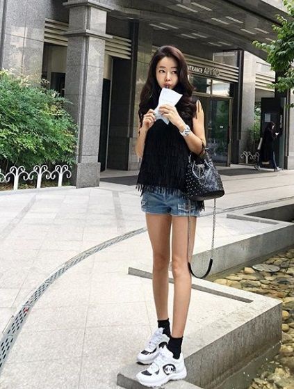 瘦大腿、瘦下半身的超強範本！43歲的韓國媽媽，緊緻美腿更勝大學生！