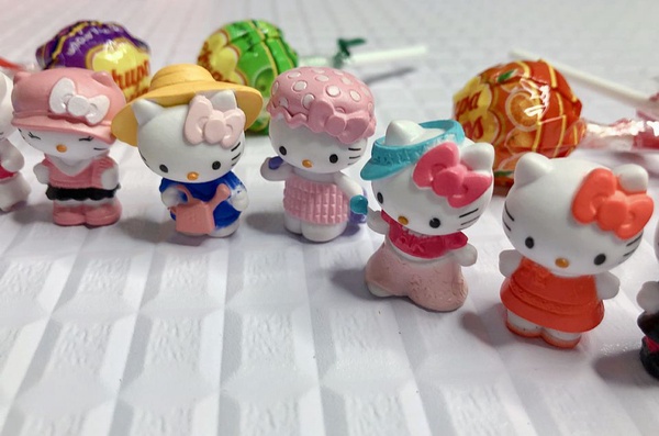 加倍佳XHello Kitty聯名棒棒糖驚喜蛋，超可愛的Kitty你一定要收藏