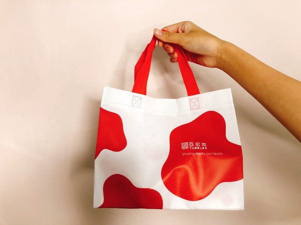 亞尼克YTM搶攻無人經濟，超熱賣的生乳捲現在在捷運站就可以買得到！