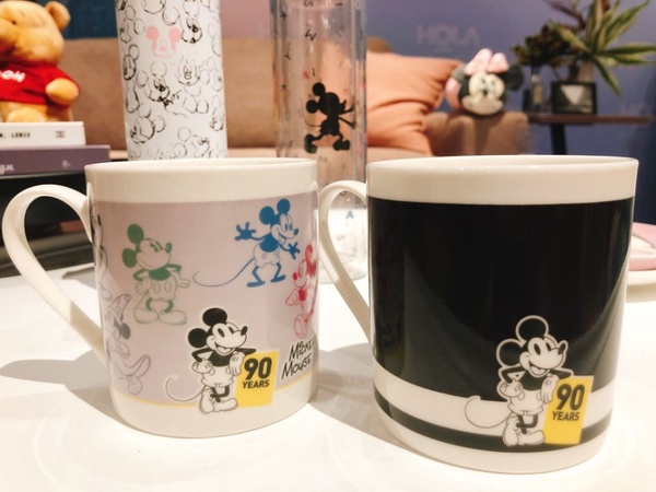 HOLA歡慶20周年推出超可愛米奇米妮雜貨，獨家聯名款商品讓你只想宅在家