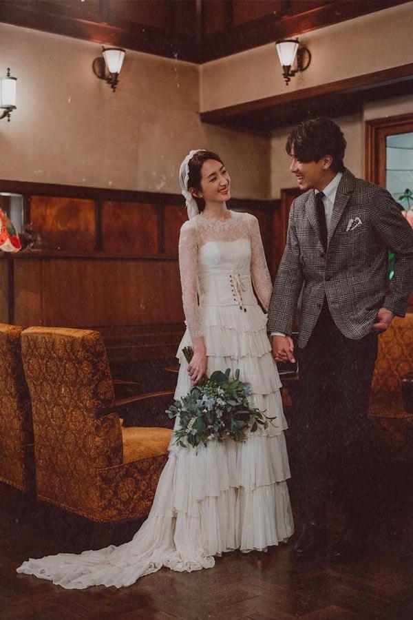 柯佳嬿＆坤達拍婚紗！法式優雅風婚紗，楊丞琳、丁文琪也愛穿！
