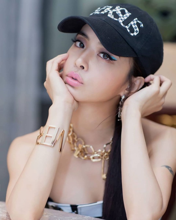 林心如、景甜、明玉都在戴！女明星私服首選帽款Top3立即打造焦點Look！