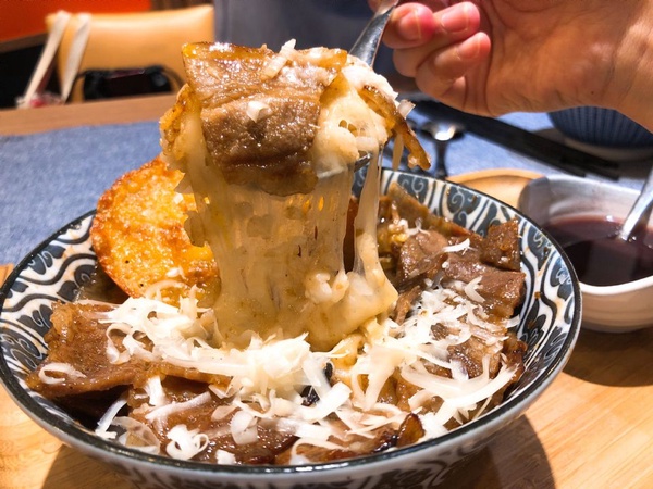 地表最強燒肉丼「開丼」起司瀑布燒肉丼超誘人，秋季新品激發你的食慾