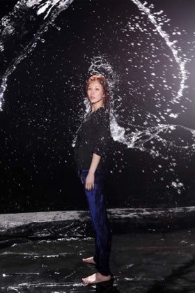 温嵐《腦海有浪》MV展鏡子戲法 如在海中跳芭蕾唯美