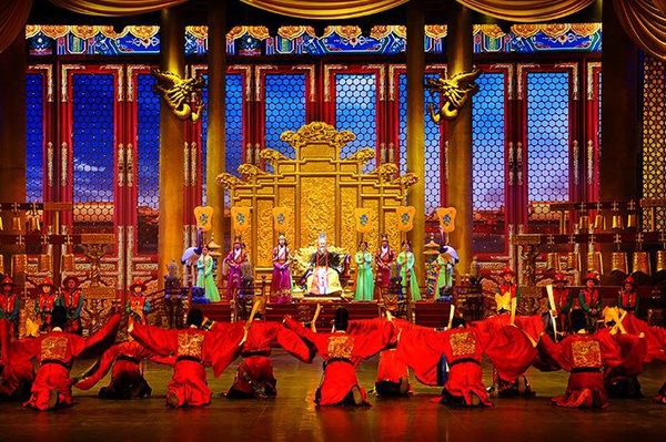清宮劇大夯。帶你進宮！1:1山寨紫禁城？中國好萊塢 橫店影視城旅遊夯起來！