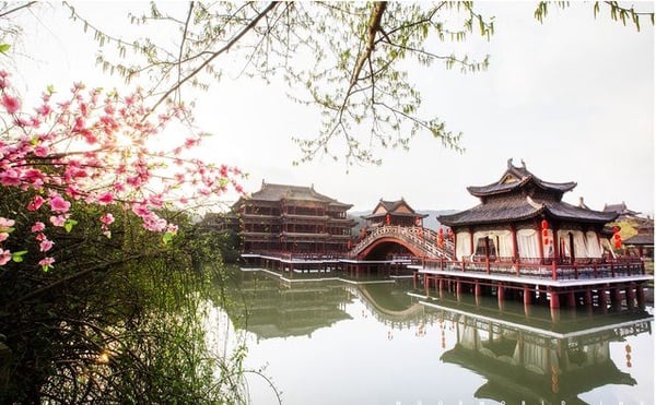 清宮劇大夯。帶你進宮！1:1山寨紫禁城？中國好萊塢 橫店影視城旅遊夯起來！