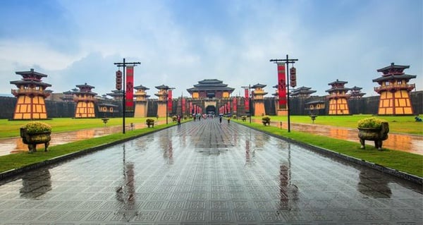 清宮劇大夯。帶你進宮！1:1山寨紫禁城？中國好萊塢 橫店影視城旅遊夯起來！
