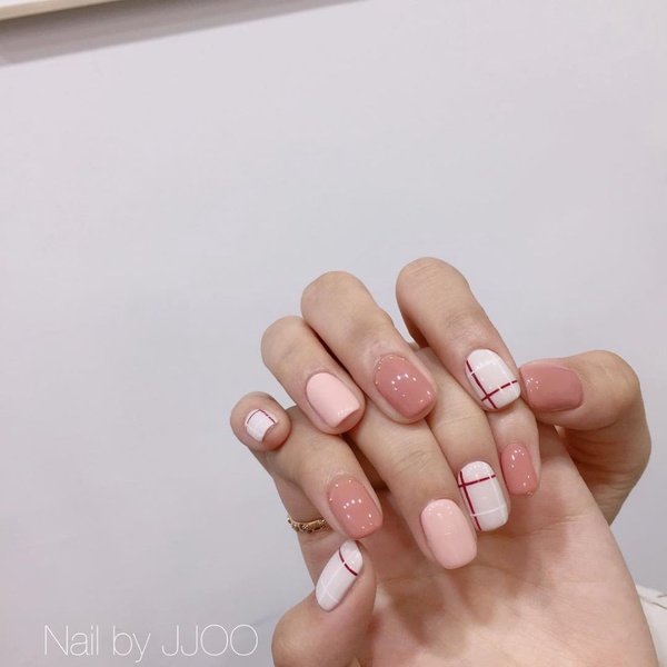 日韓美甲師大愛「格紋光療」，讓指尖的氣質發光發熱~
