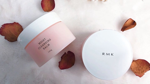 好用到出了兩種版本！「RMK玫瑰潔膚凝霜」的海外限定版VS現行版，用起來其實很不一樣，快來了解一下~