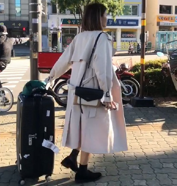 小隻女風衣怎麼挑?這樣穿搭比例最好！加碼綁好看蝴蝶結技巧