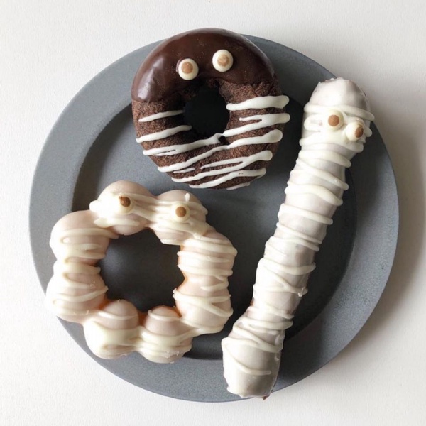 不買來吃就搗蛋！日本超商、mister Donut甜甜圈通通變身萬聖節裝扮