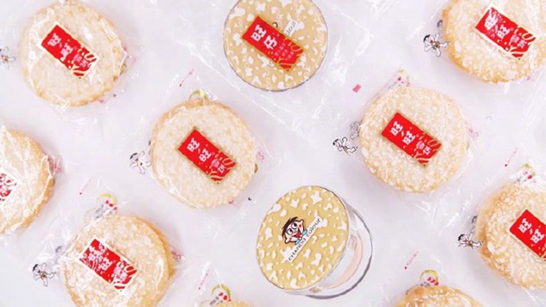超鬧聯名再一波！旺仔再推美妝聯名新品，雪餅化身氣墊粉餅！