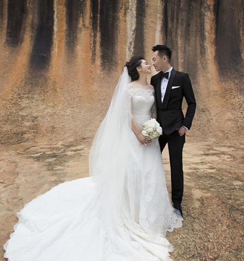 徐若瑄浪漫婚紗照曝光 老公短褲耍俏皮