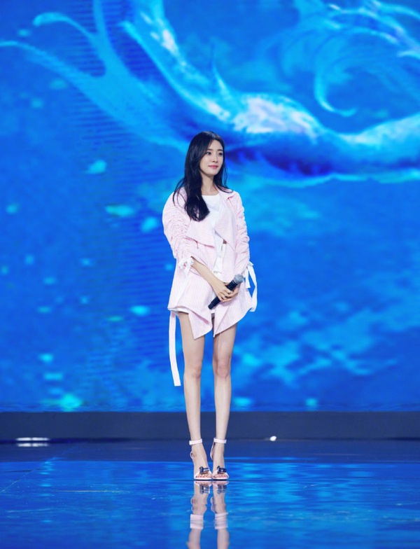 女星撞衫！楊冪vs.木村光希、迪麗熱巴vs.唐嫣，5組同款穿出不同味道