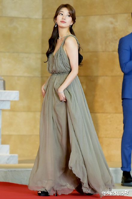 女星撞衫！楊冪vs.木村光希、迪麗熱巴vs.唐嫣，5組同款穿出不同味道