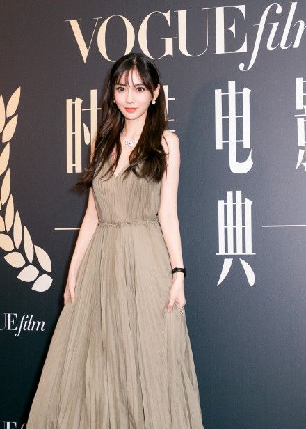 女星撞衫！楊冪vs.木村光希、迪麗熱巴vs.唐嫣，5組同款穿出不同味道