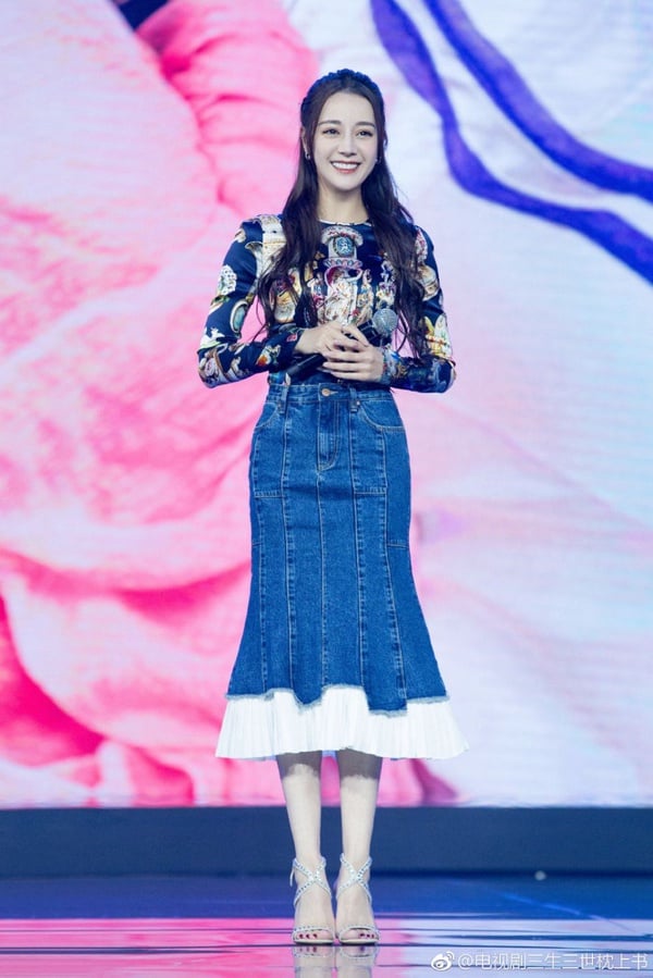 女星撞衫！楊冪vs.木村光希、迪麗熱巴vs.唐嫣，5組同款穿出不同味道