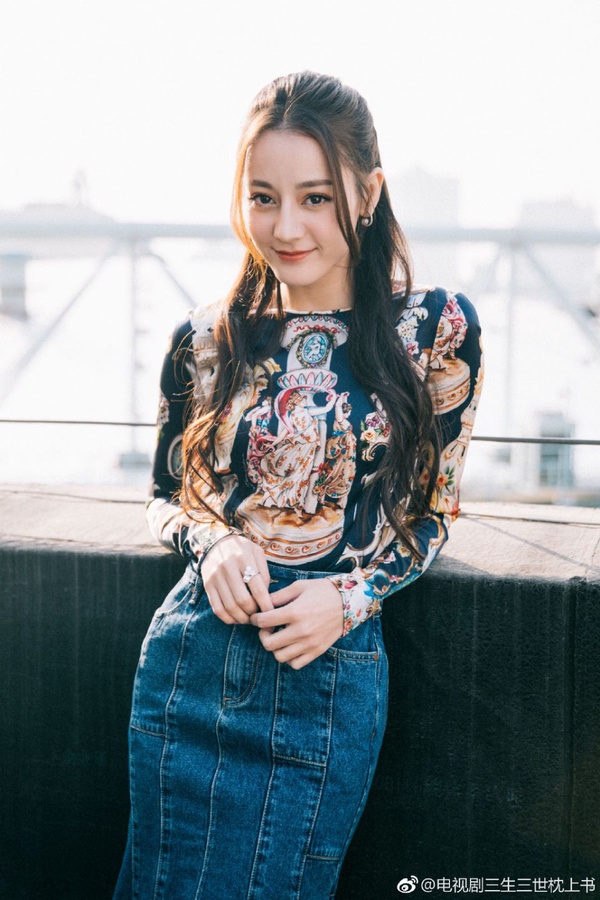 女星撞衫！楊冪vs.木村光希、迪麗熱巴vs.唐嫣，5組同款穿出不同味道