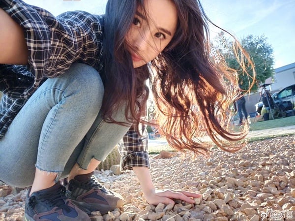 史上第三位！楊冪微博粉絲破億！9年來點滴路程，從青澀到人氣高漲