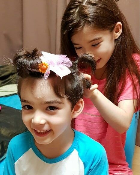 才5歲就敲碗出道！韓網爆紅的混血姊弟，舉手投足都征服姨母！