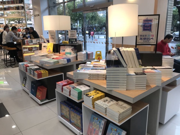 7-11全新複合店Big7！新咖啡品牌，結合「博客來書店+美妝+烘焙+國外糖果店」