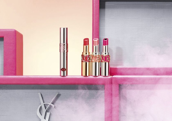 YSL全球首座【LOVE BAR】快閃登場，情挑金管熱賣色通通買得到！